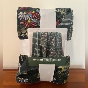 Casual Living Reversible Luxe Plush Throw